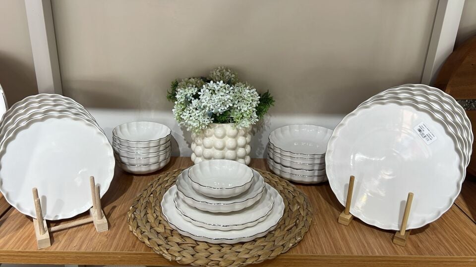 İstiridye Kıvrımlı Platin Beyaz Porselen Yemek Takımı